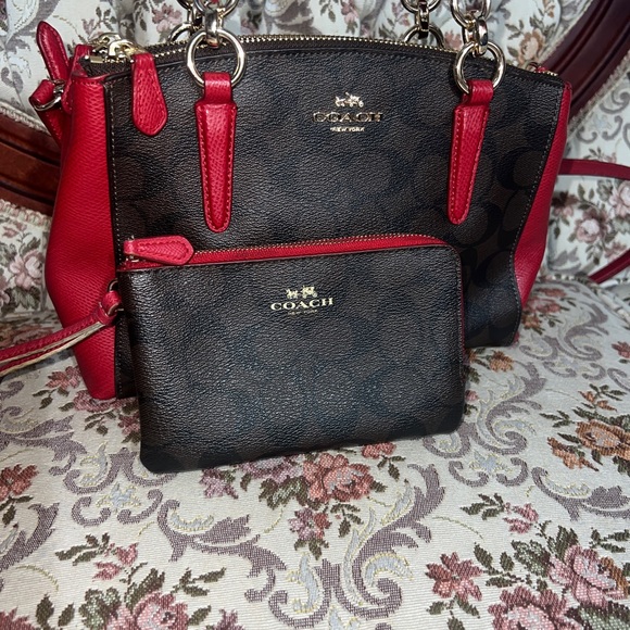 Authentic Coach Small Two way bag and go zippy wallet.Both are Good Condition - Picture 2 of 12